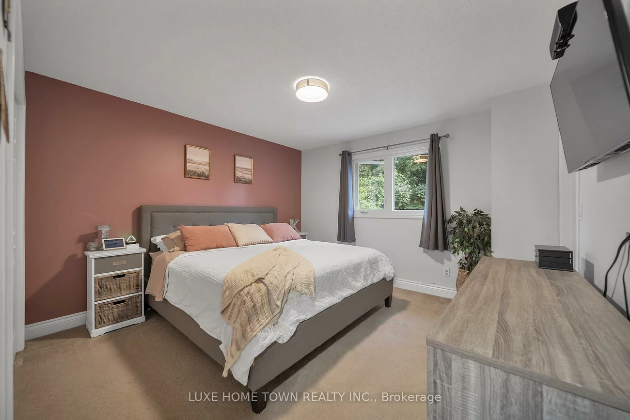 844, Dundas, Trinity-Bellwoods, Toronto