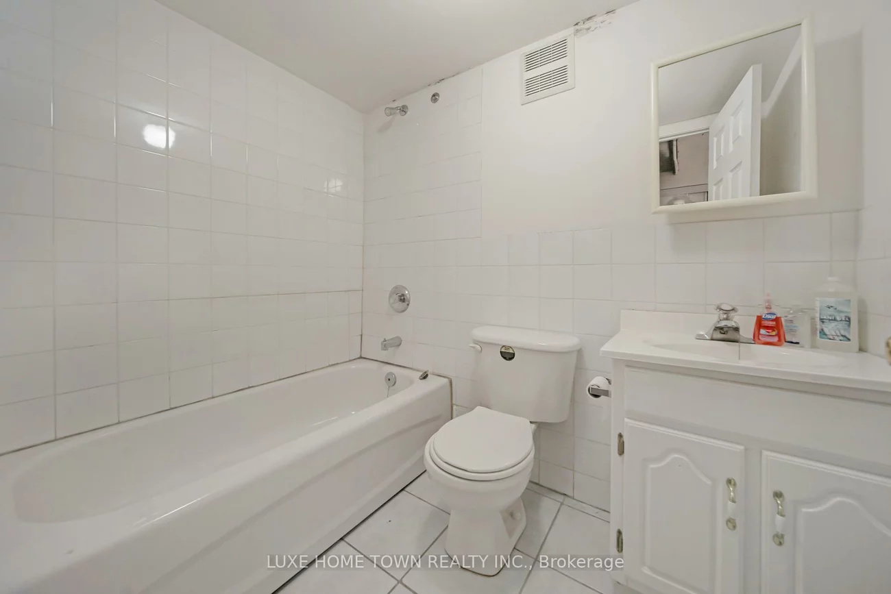 844, Dundas, Trinity-Bellwoods, Toronto