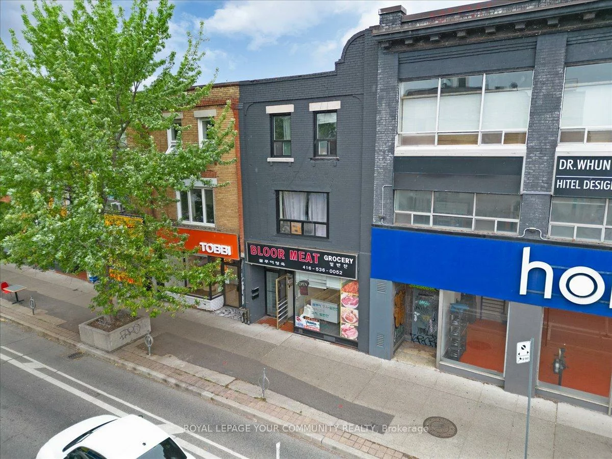 676, Bloor, Annex, Toronto