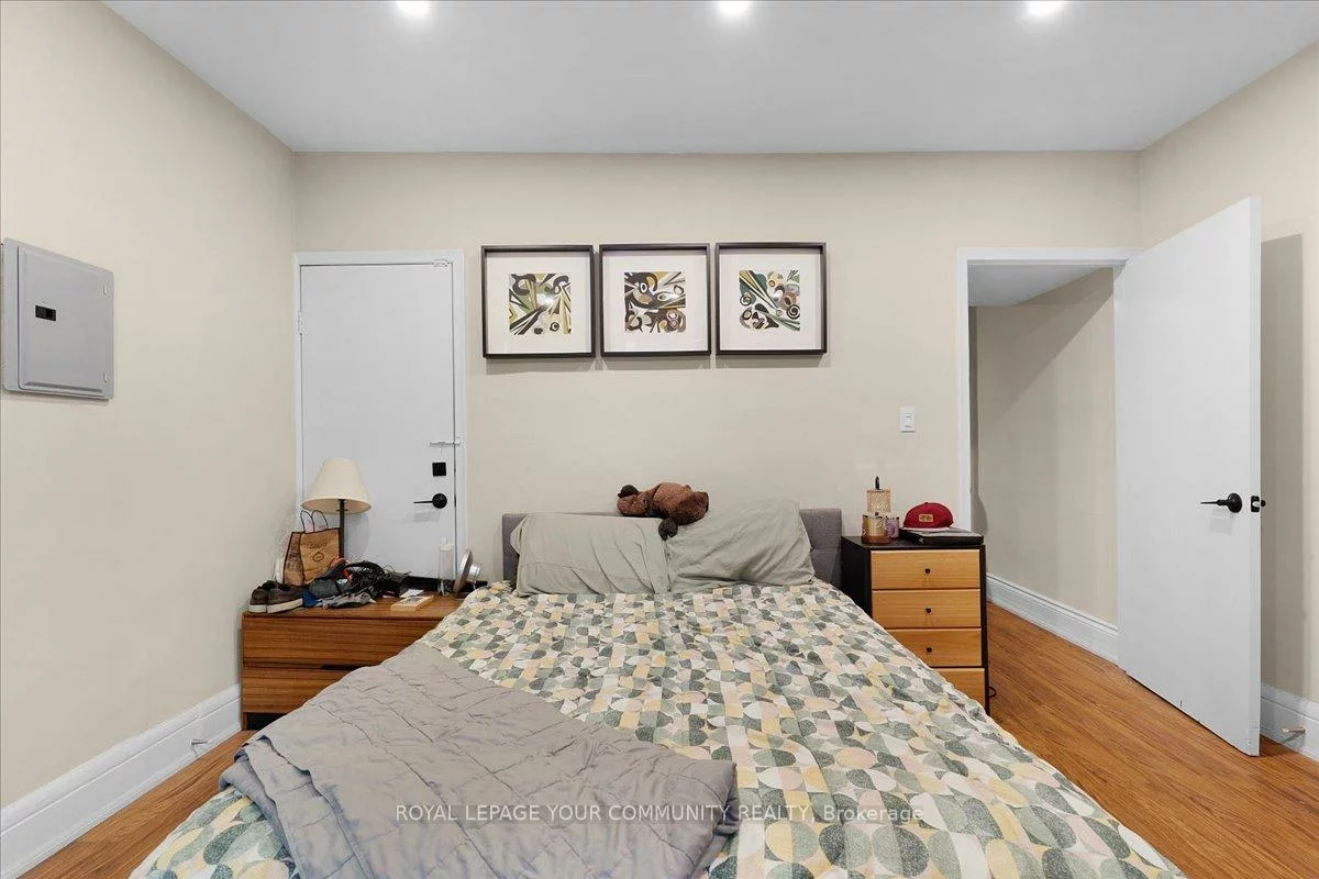 676, Bloor, Annex, Toronto