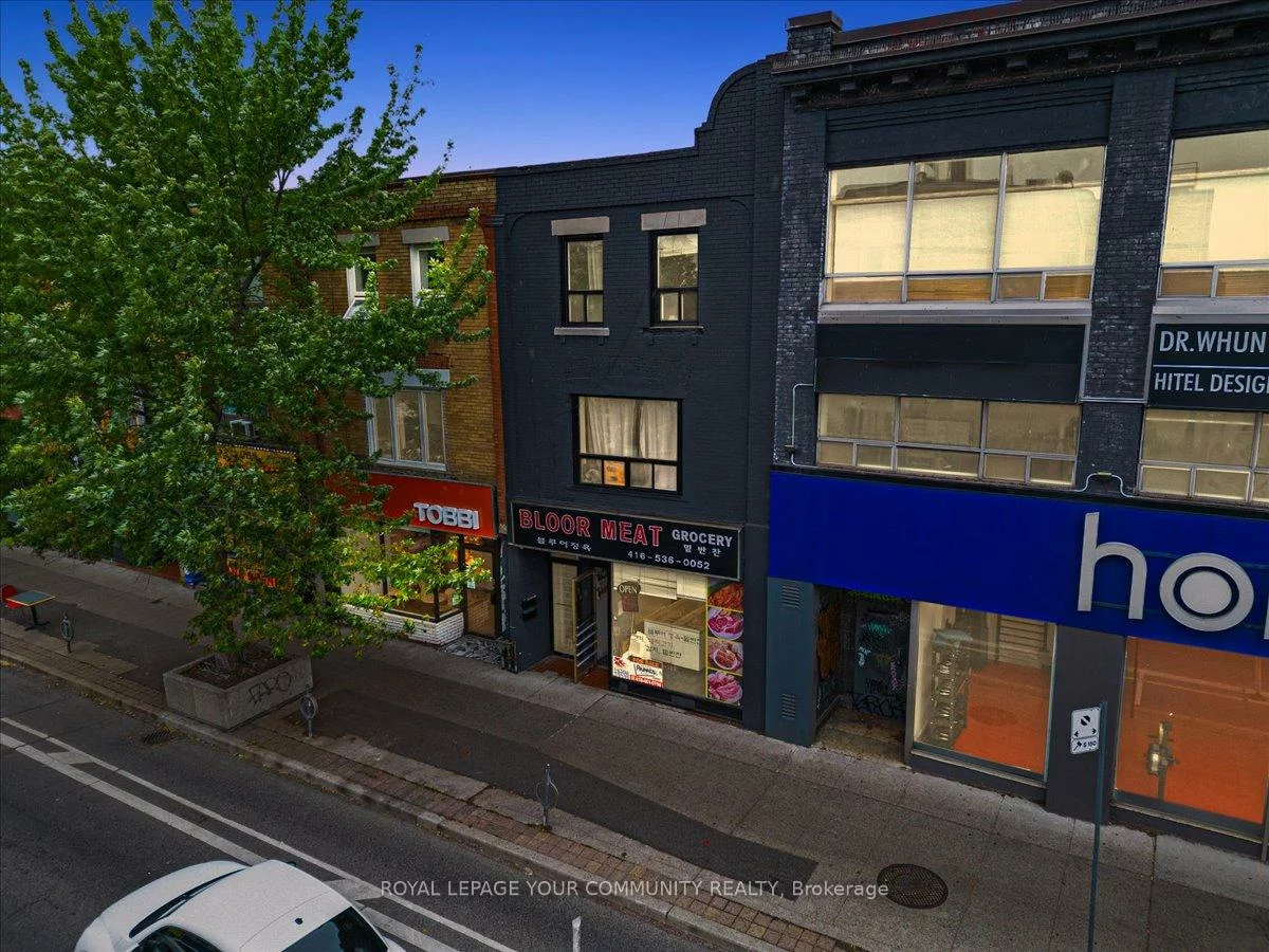 676, Bloor, Annex, Toronto