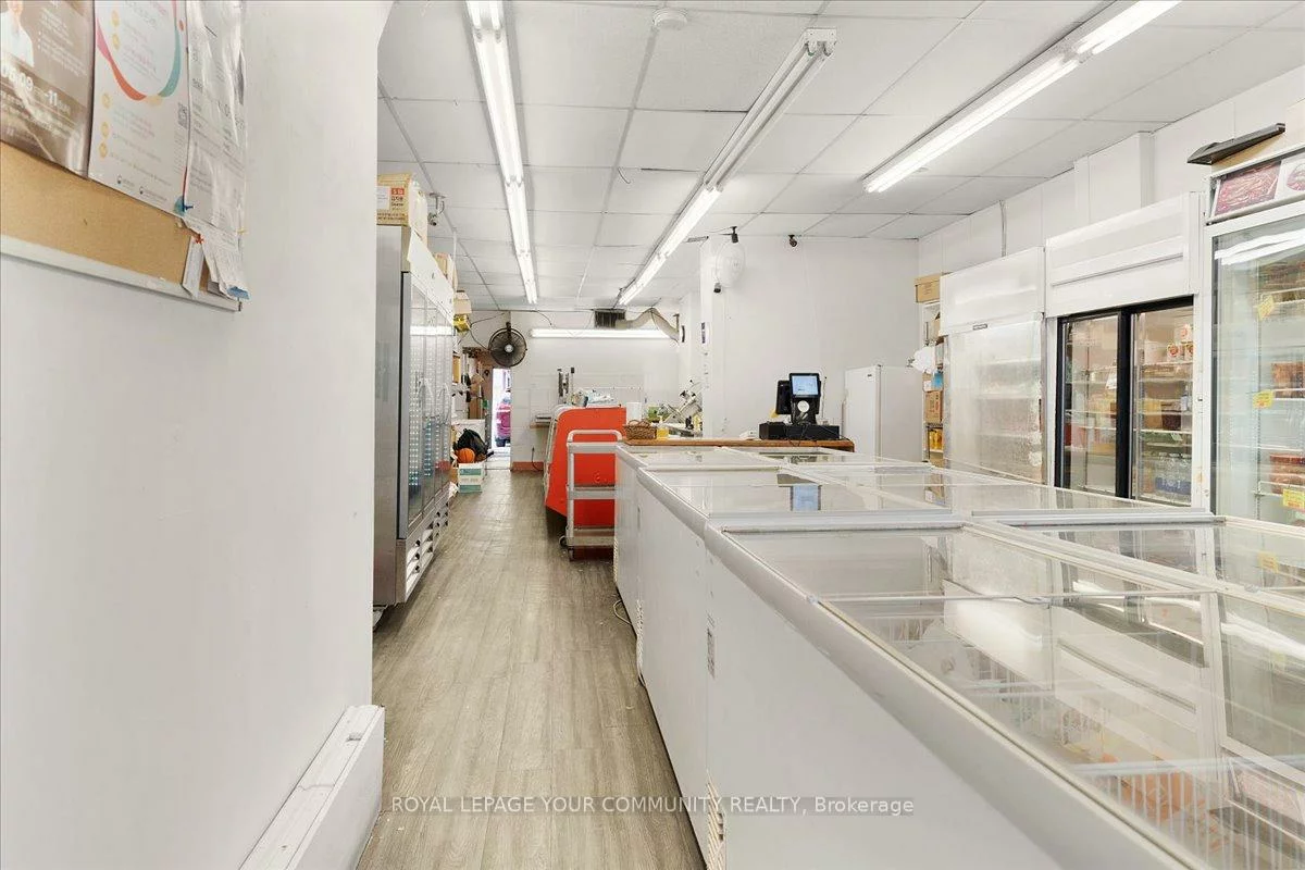 676, Bloor, Annex, Toronto