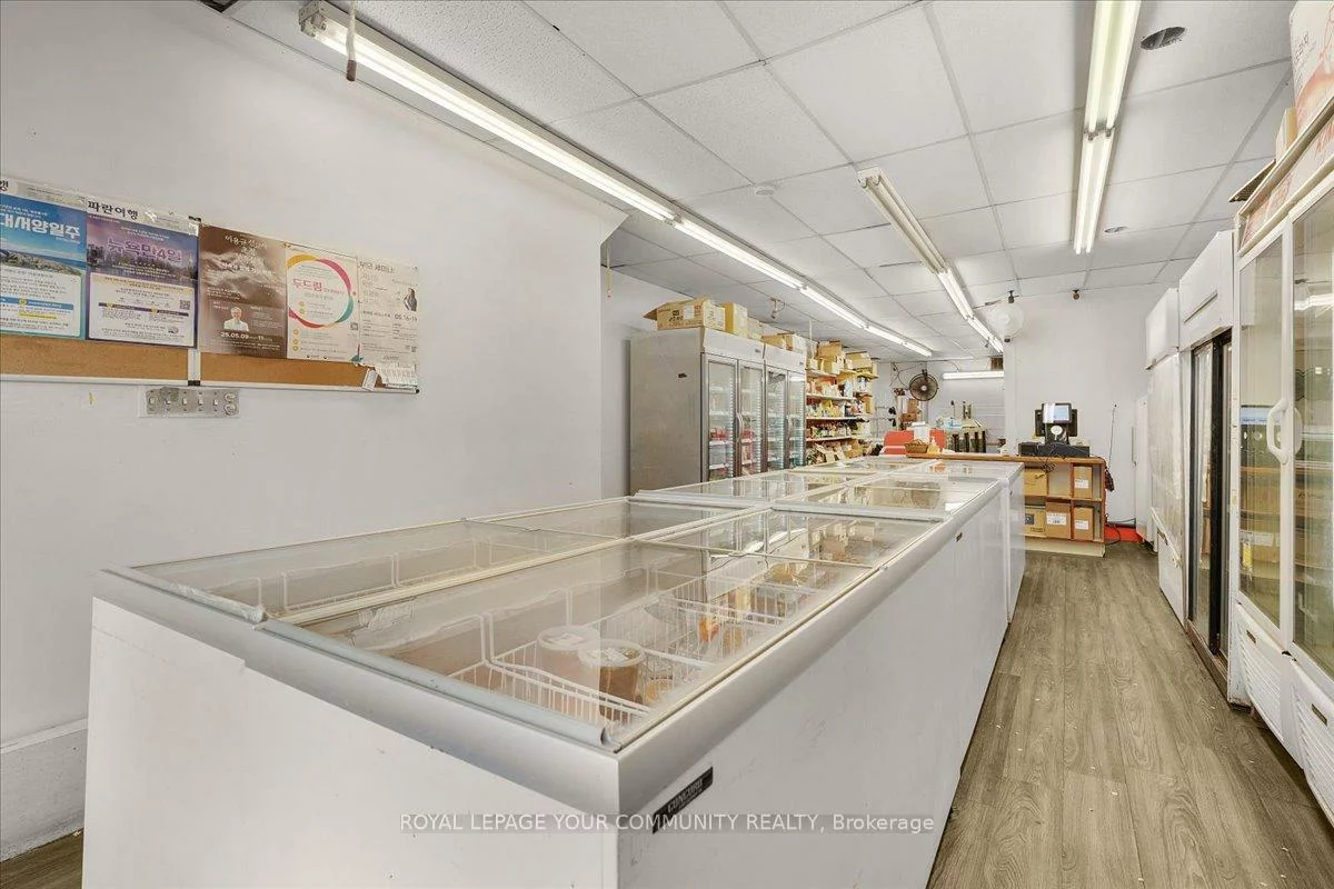 676, Bloor, Annex, Toronto