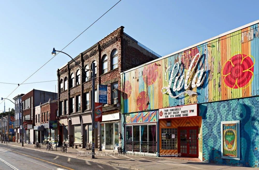 1497, Dundas, Little Portugal, Toronto