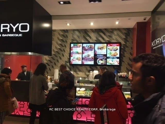 220, Yonge, Bay Street Corridor, Toronto