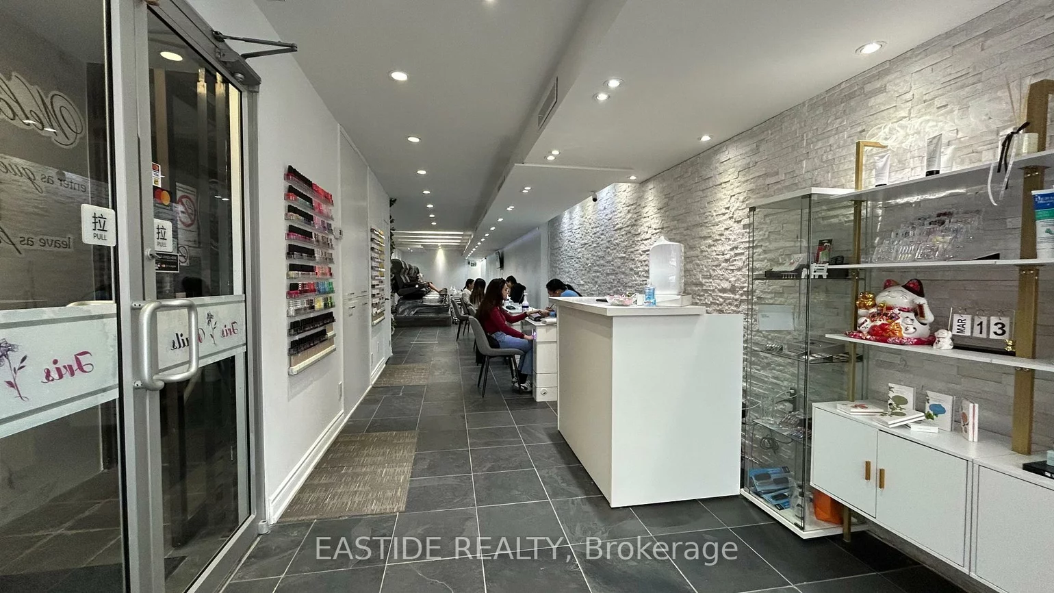 128 1/2, Cumberland, Bay Street Corridor, Toronto