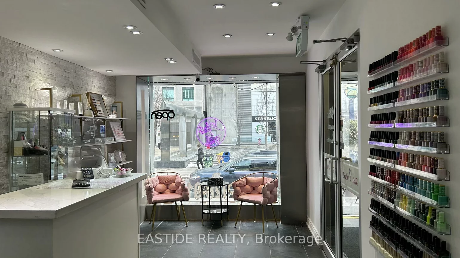 128 1/2, Cumberland, Bay Street Corridor, Toronto