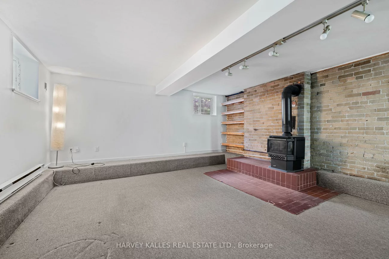 105, Pembroke, Moss Park, Toronto