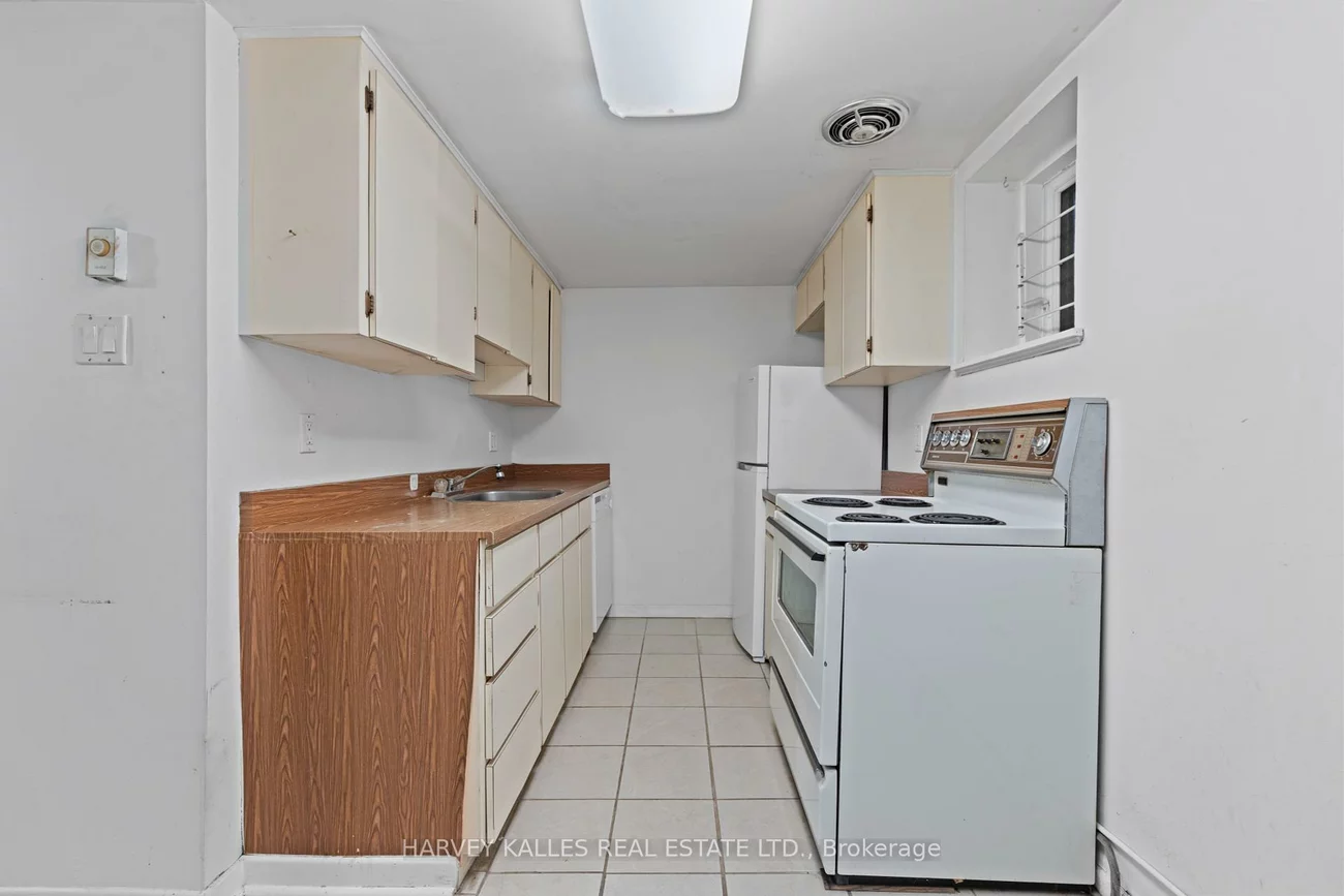 105, Pembroke, Moss Park, Toronto