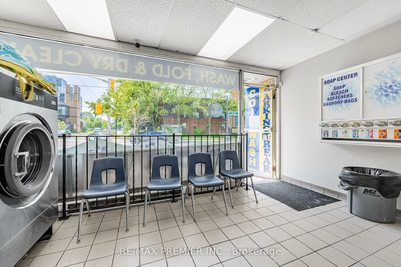 3201, Bathurst, Bedford Park-Nortown, Toronto
