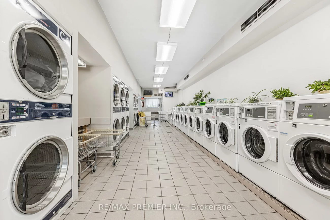 3201, Bathurst, Bedford Park-Nortown, Toronto
