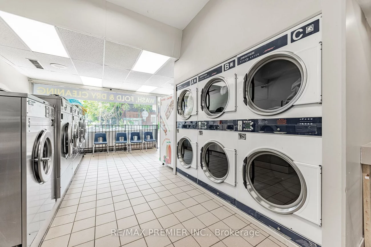 3201, Bathurst, Bedford Park-Nortown, Toronto