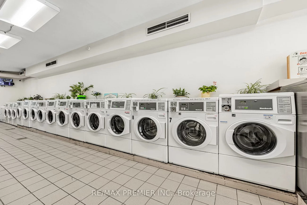 3201, Bathurst, Bedford Park-Nortown, Toronto