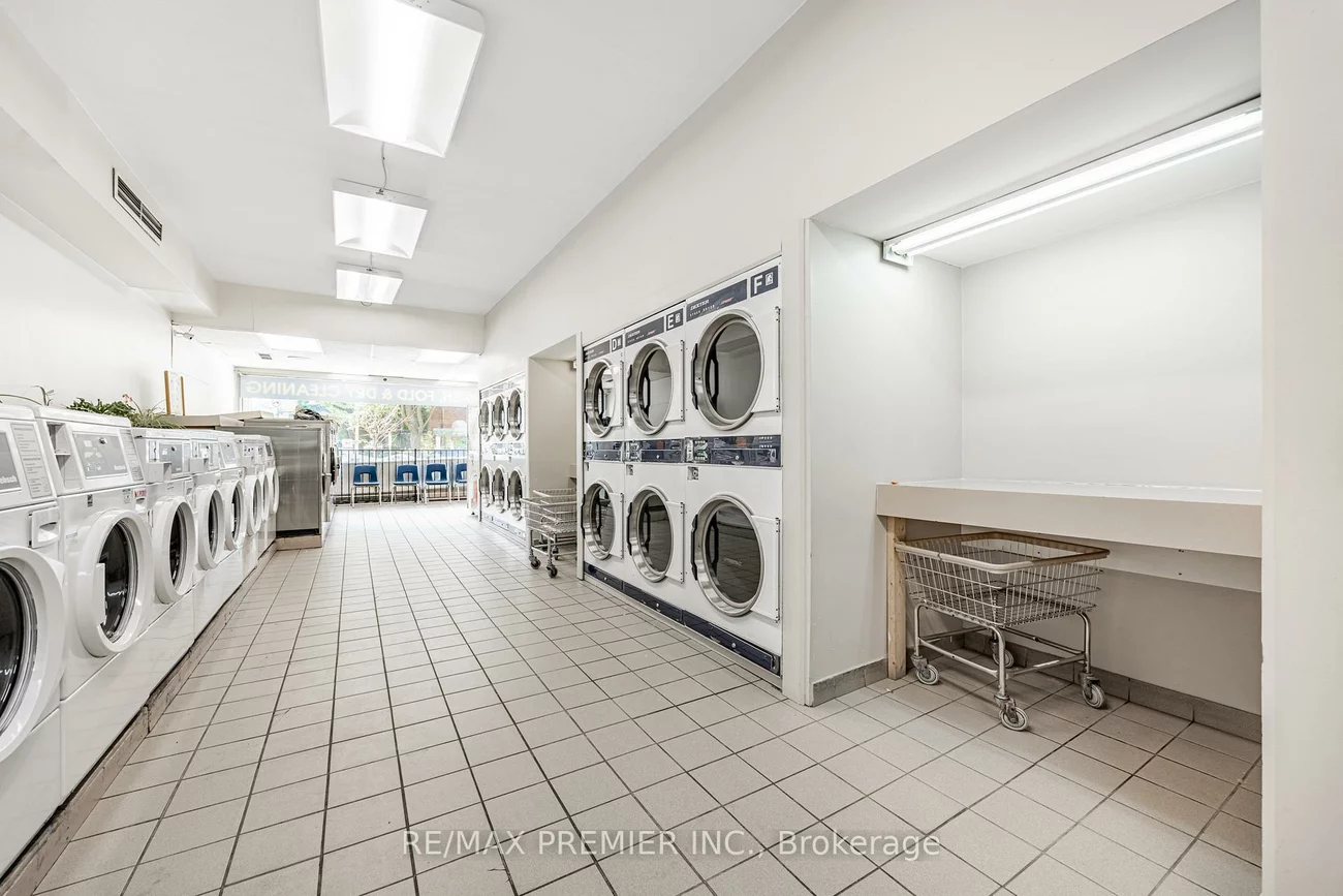 3201, Bathurst, Bedford Park-Nortown, Toronto
