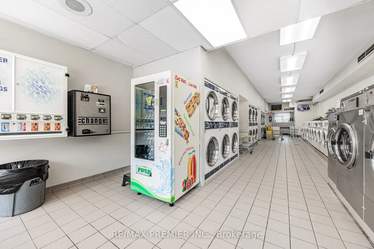 3201, Bathurst, Bedford Park-Nortown, Toronto