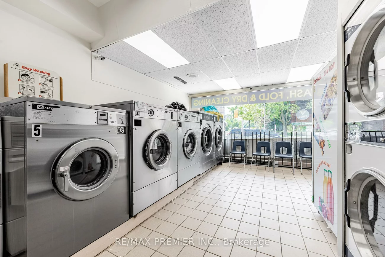 3201, Bathurst, Bedford Park-Nortown, Toronto
