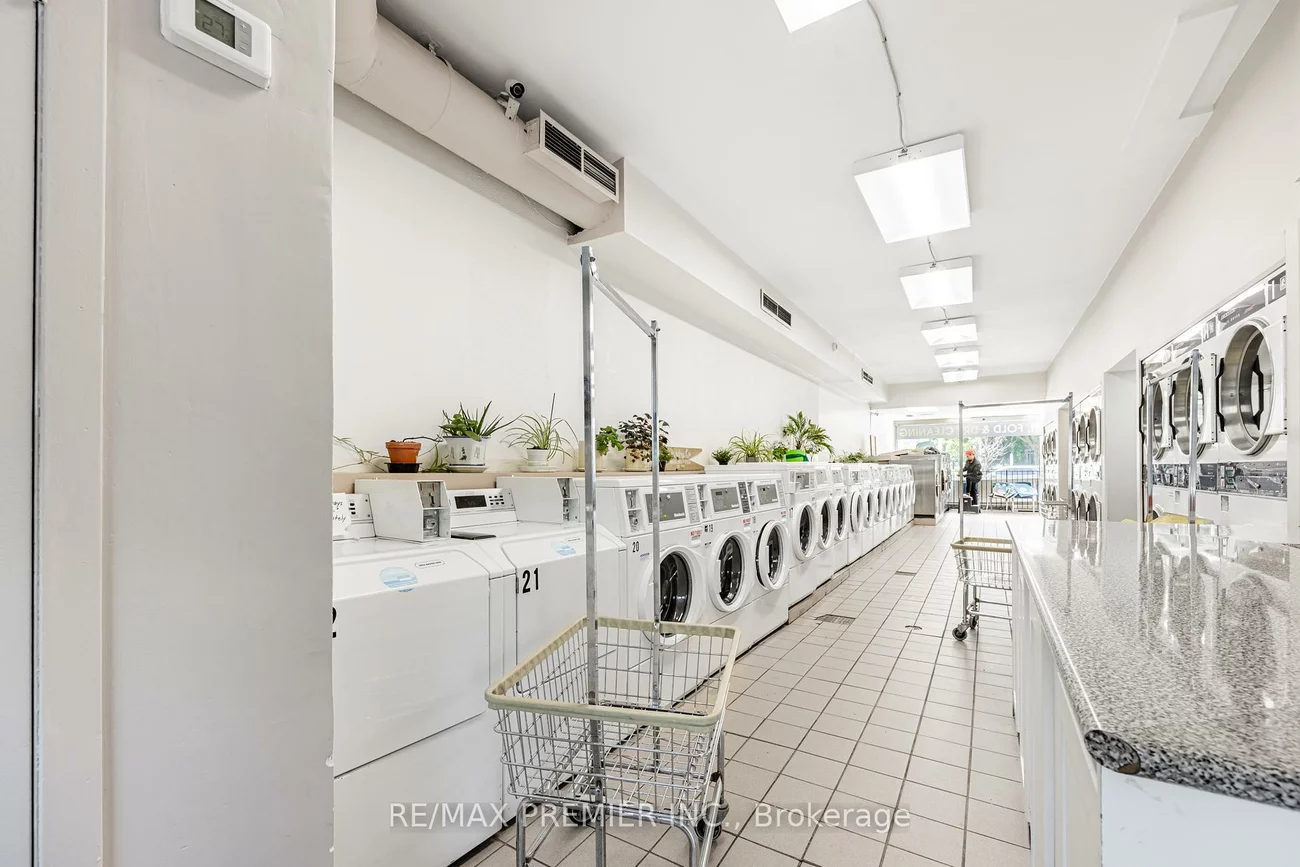 3201, Bathurst, Bedford Park-Nortown, Toronto