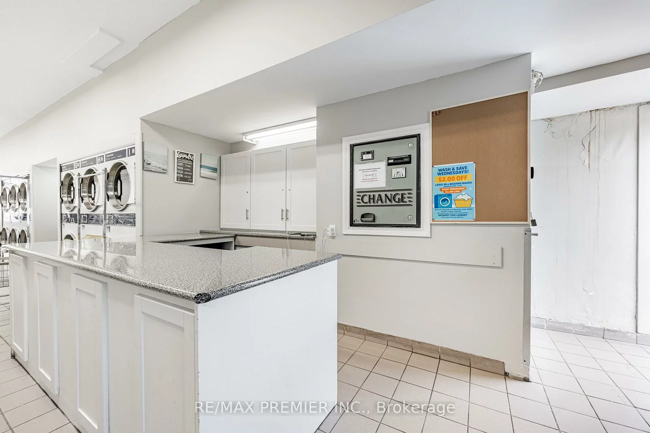 3201, Bathurst, Bedford Park-Nortown, Toronto