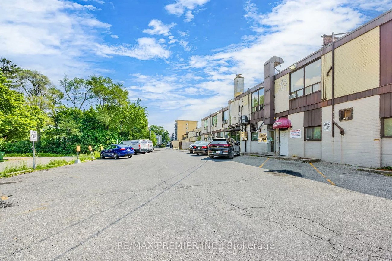 3201, Bathurst, Bedford Park-Nortown, Toronto