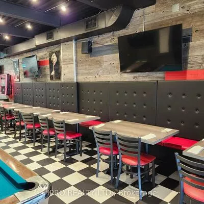 Commercial for sale, 372, Queen, Moss Park, Toronto