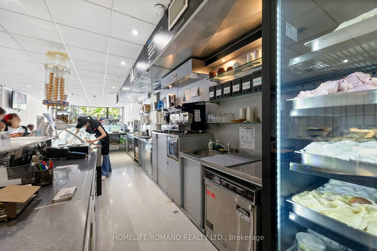2076, Yonge, Yonge-Eglinton, Toronto