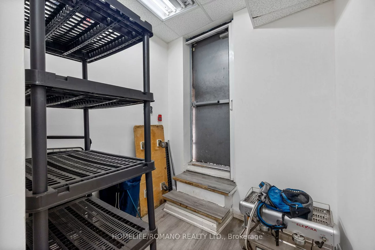 2076, Yonge, Yonge-Eglinton, Toronto