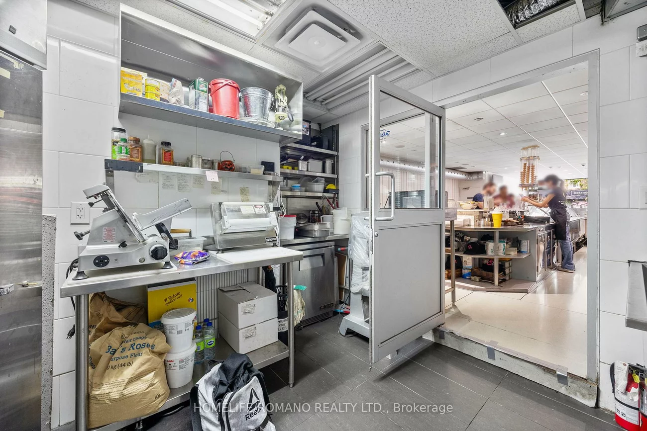 2076, Yonge, Yonge-Eglinton, Toronto