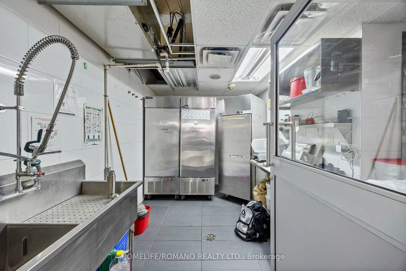 2076, Yonge, Yonge-Eglinton, Toronto