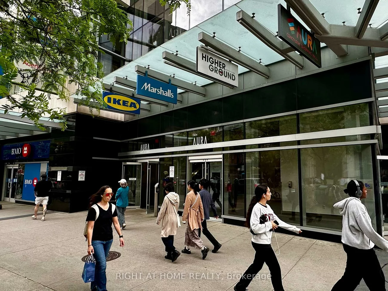 384, Yonge, Bay Street Corridor, Toronto