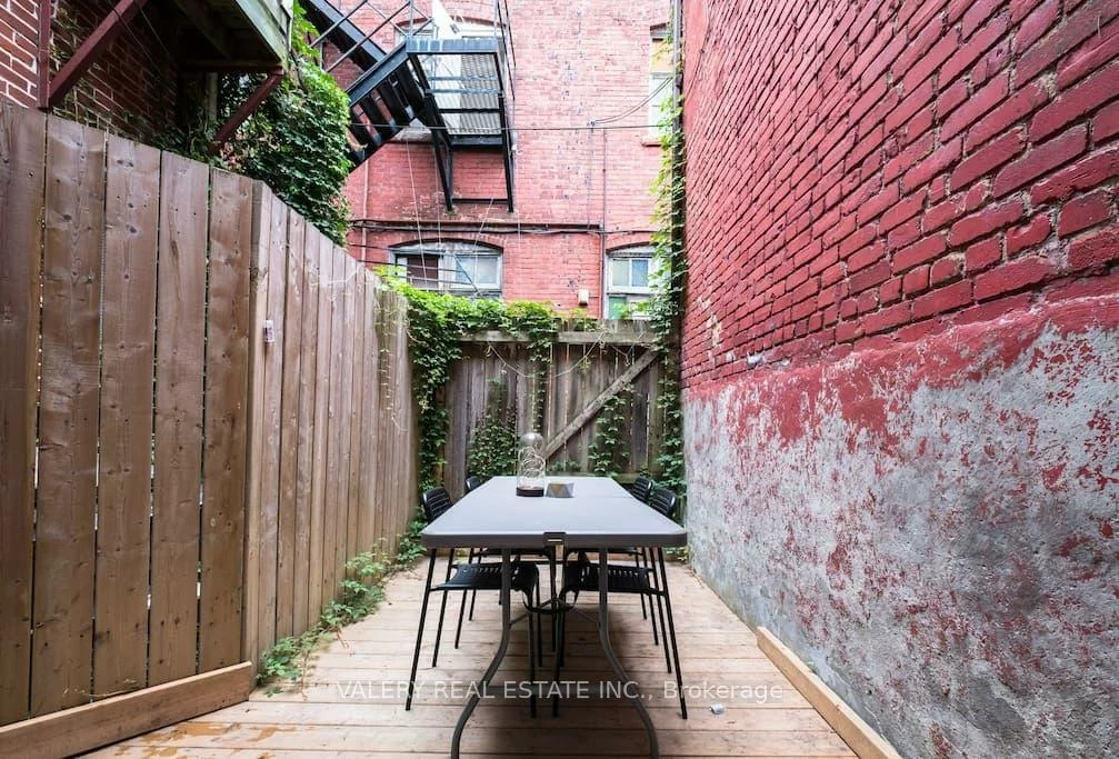 11, St. Patricks, Kensington-Chinatown, Toronto