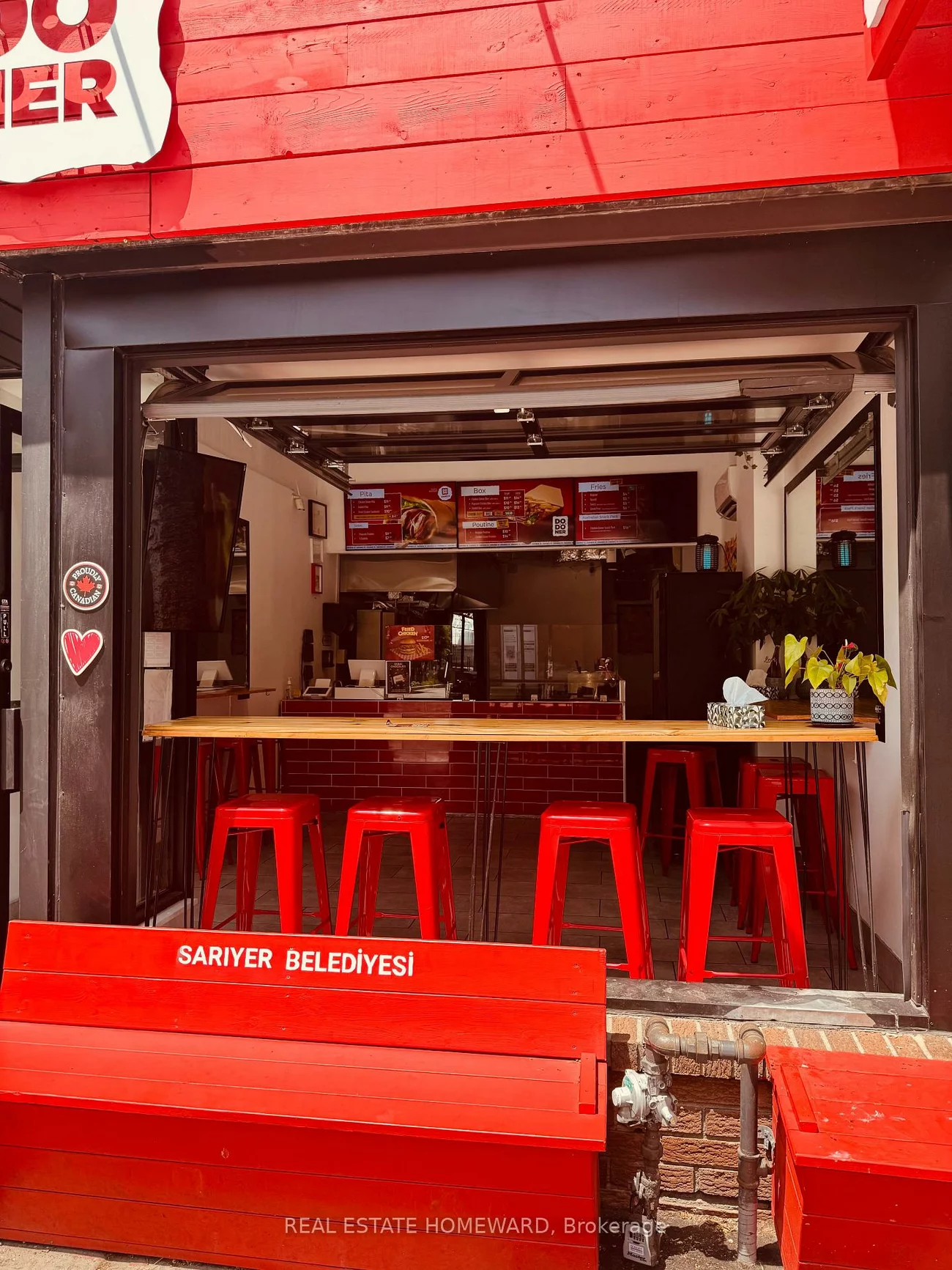 1132, Queen, Little Portugal, Toronto