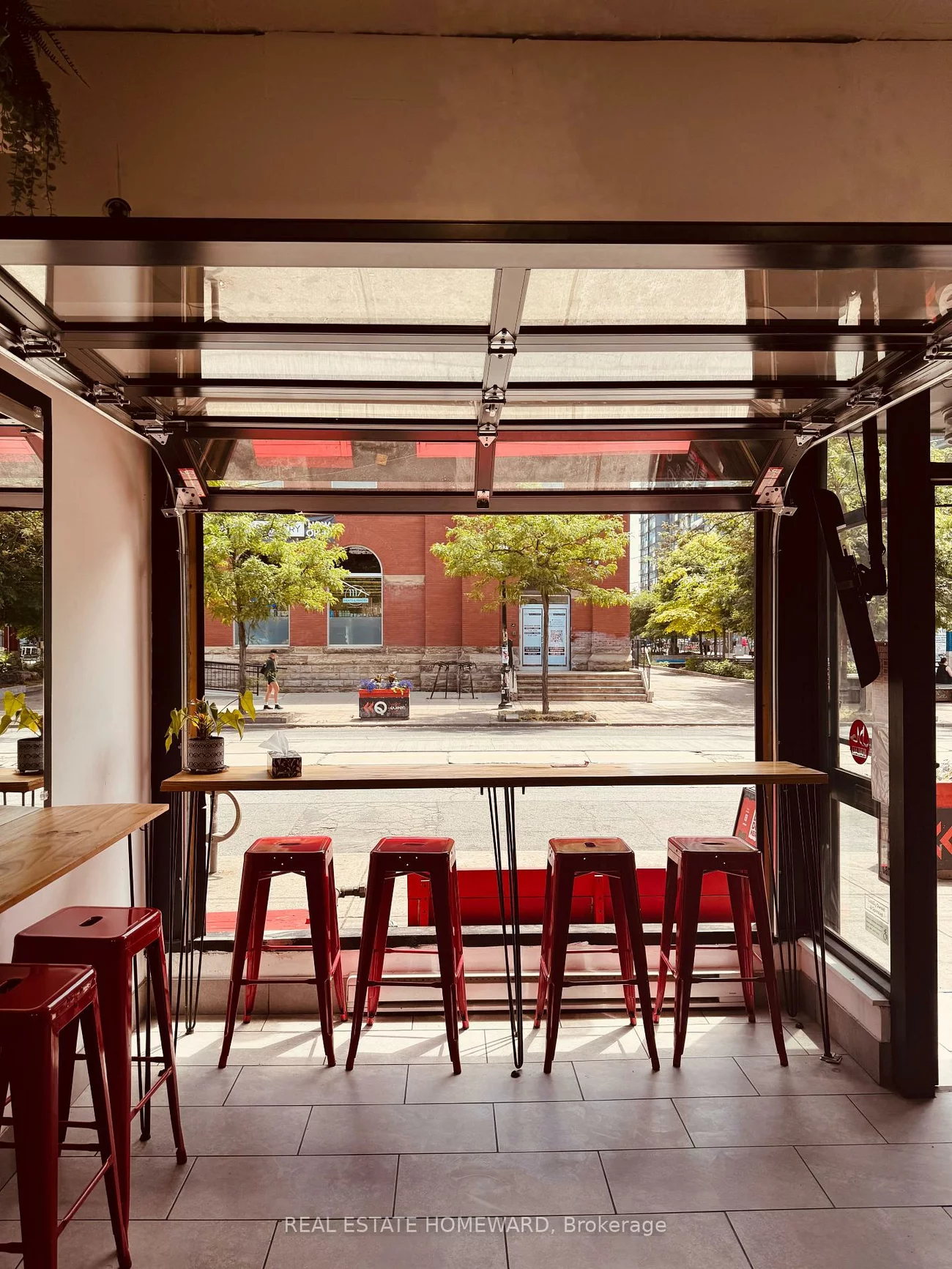 1132, Queen, Little Portugal, Toronto