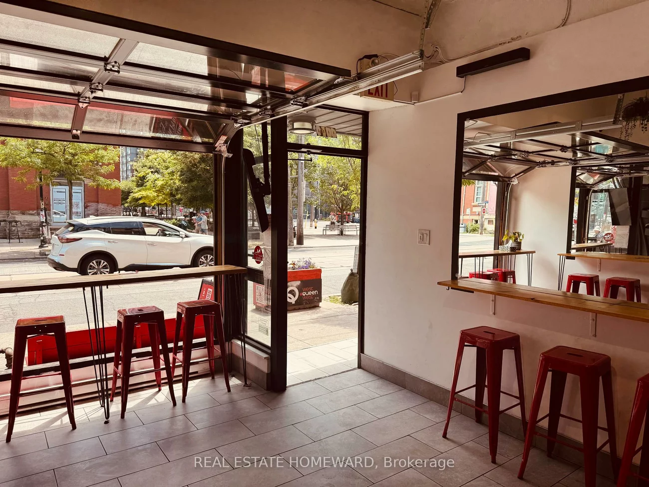 1132, Queen, Little Portugal, Toronto
