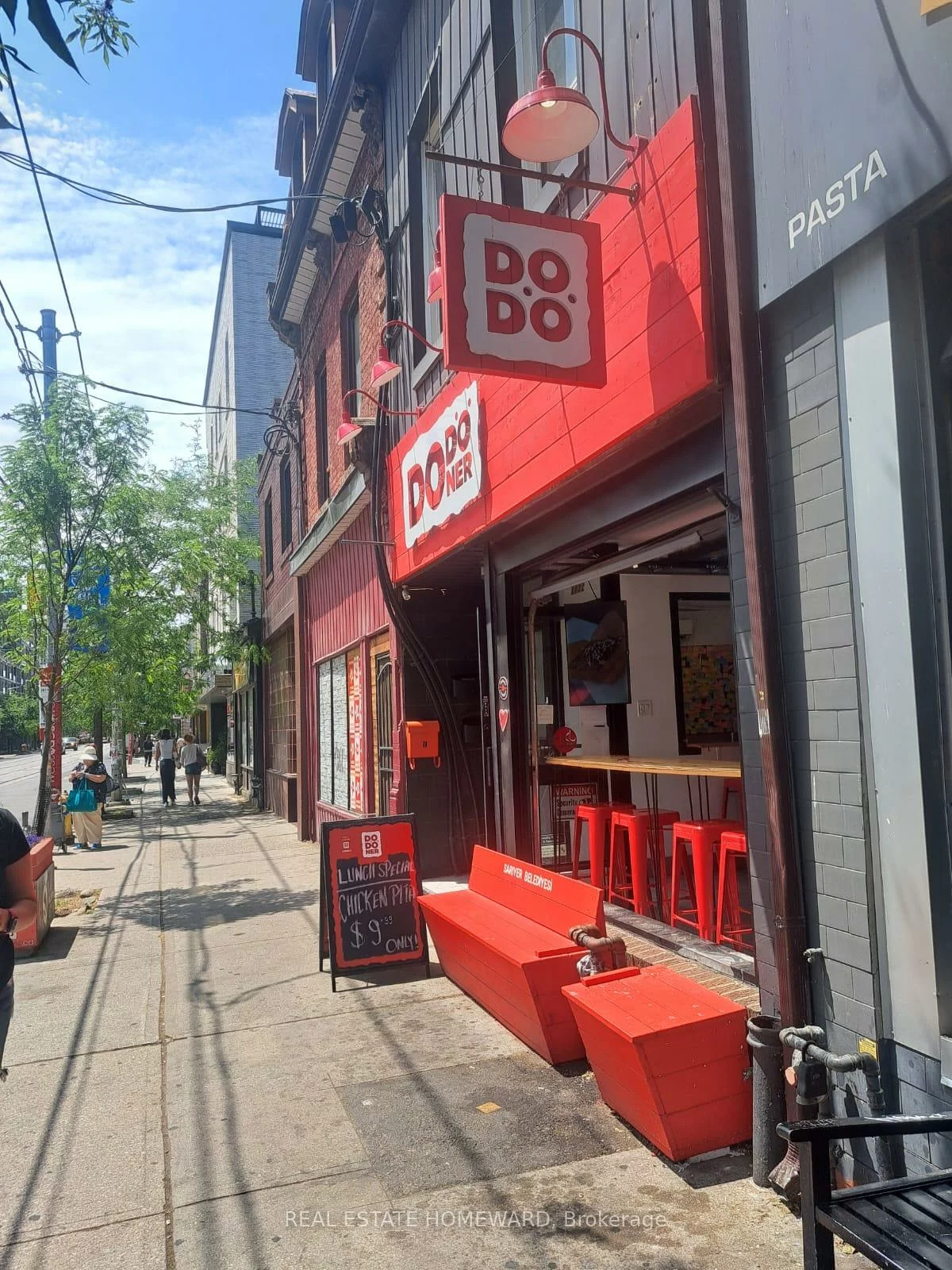 1132, Queen, Little Portugal, Toronto