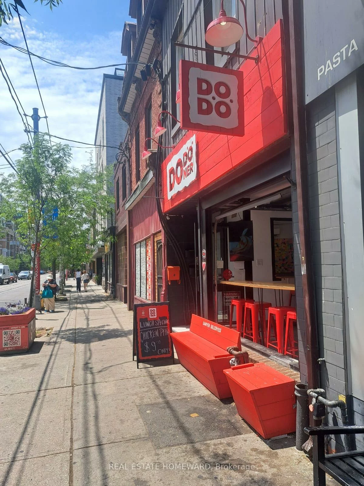 1132, Queen, Little Portugal, Toronto