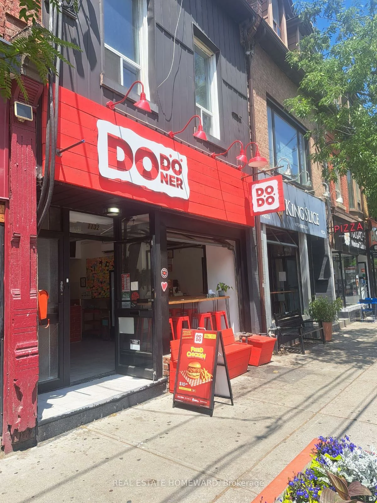 1132, Queen, Little Portugal, Toronto