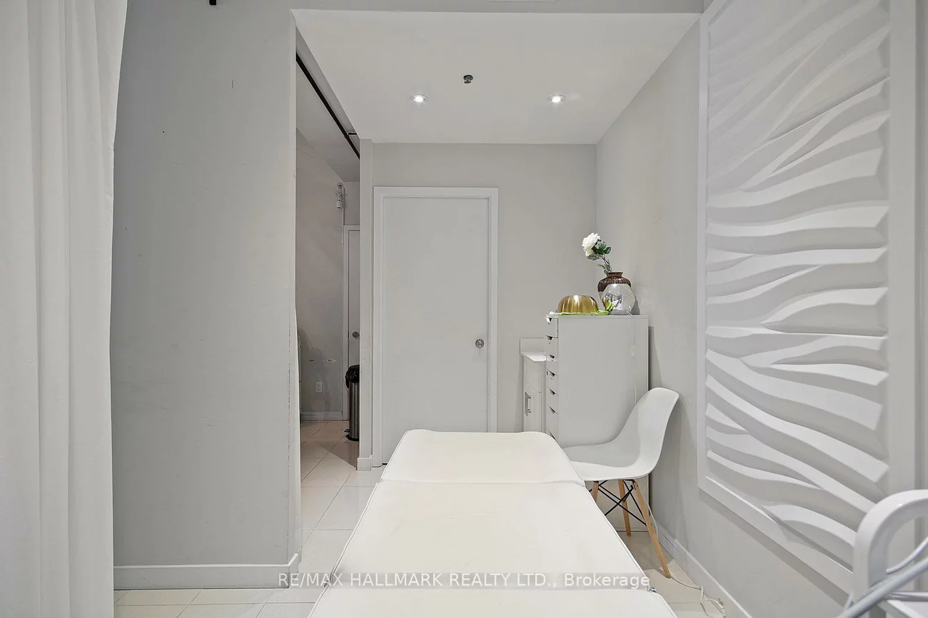 75, St Nicholas, Bay Street Corridor, Toronto