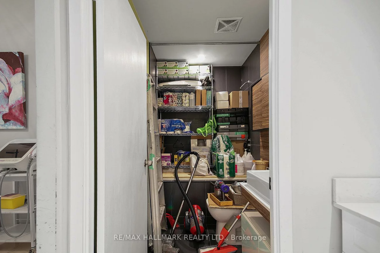 75, St Nicholas, Bay Street Corridor, Toronto