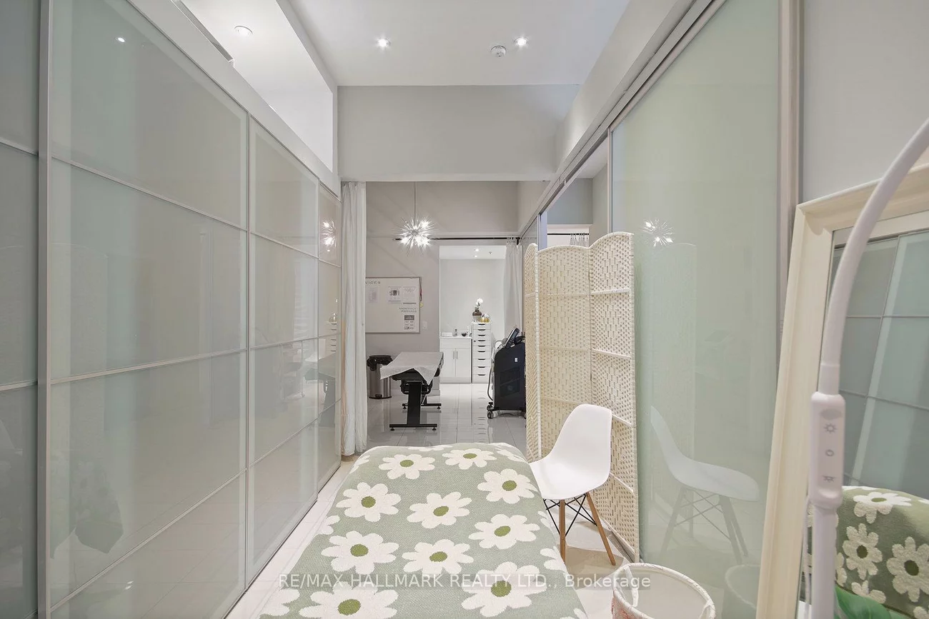 75, St Nicholas, Bay Street Corridor, Toronto