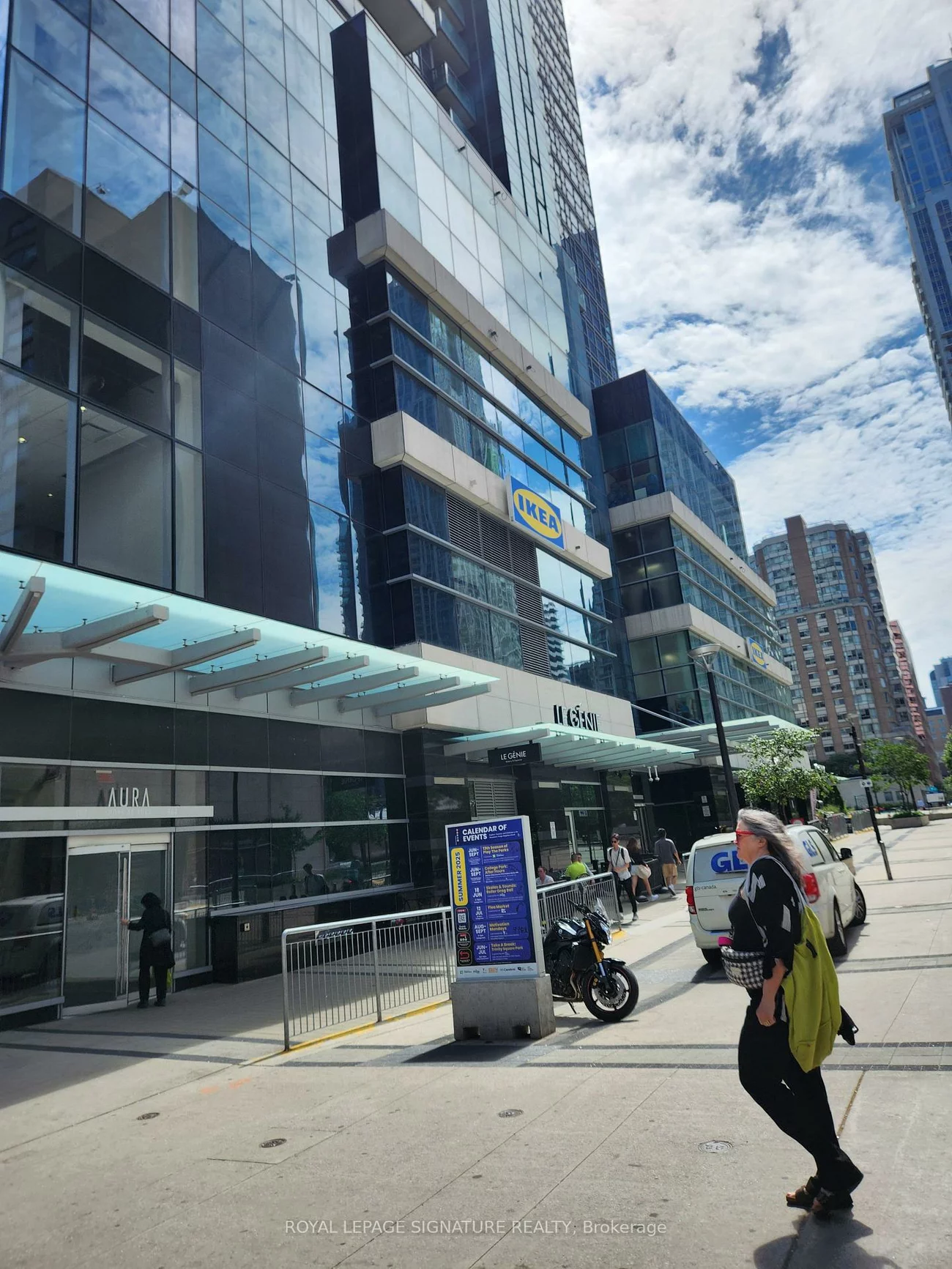 384, Yonge, Bay Street Corridor, Toronto