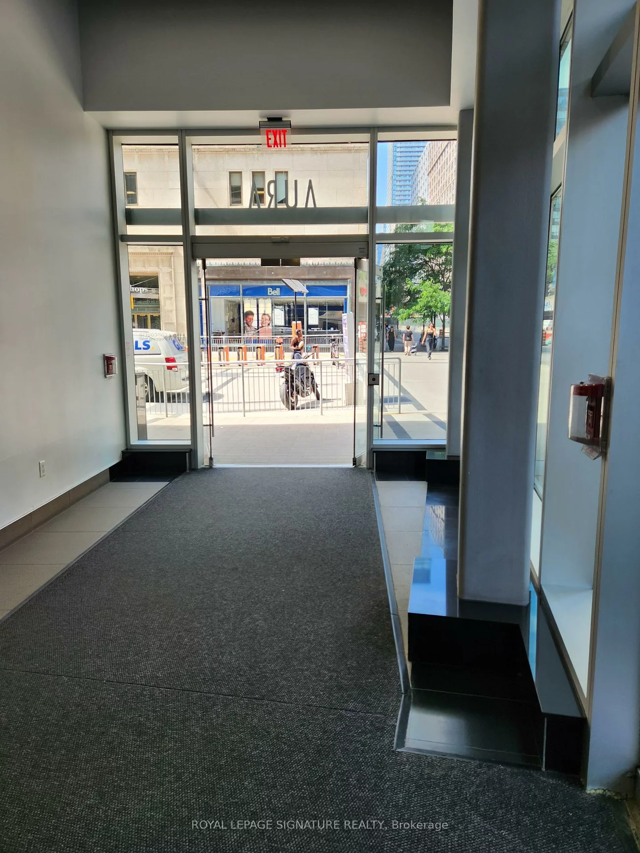 384, Yonge, Bay Street Corridor, Toronto
