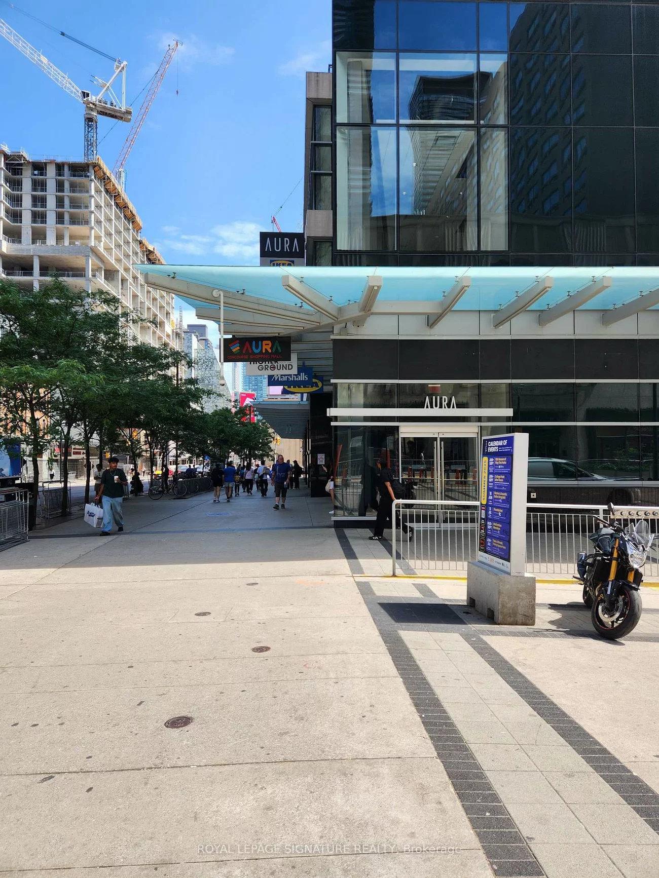 384, Yonge, Bay Street Corridor, Toronto