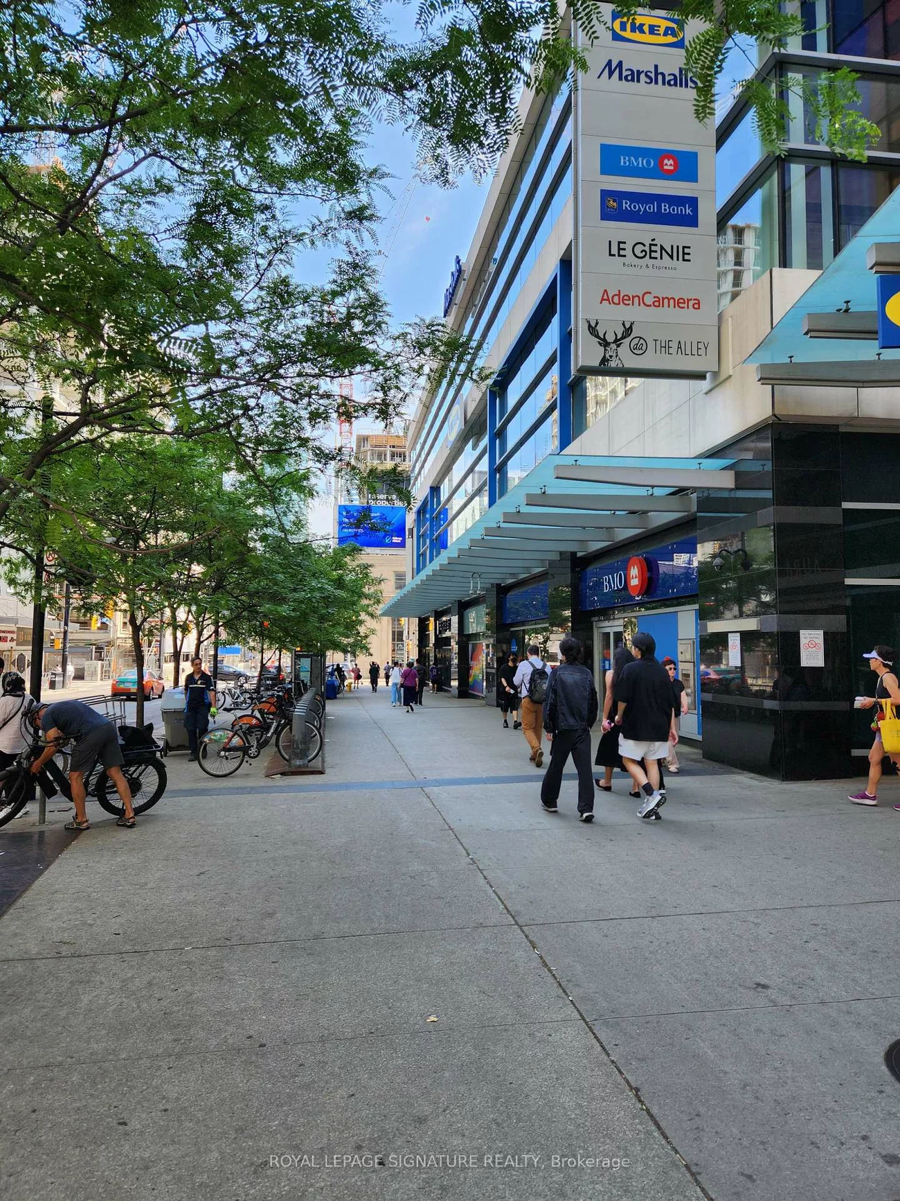 384, Yonge, Bay Street Corridor, Toronto