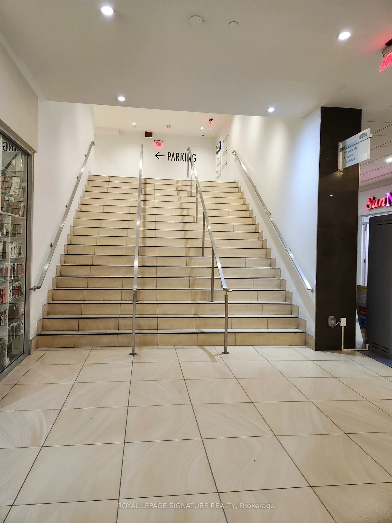384, Yonge, Bay Street Corridor, Toronto