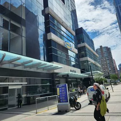 384, Yonge, Bay Street Corridor, Toronto