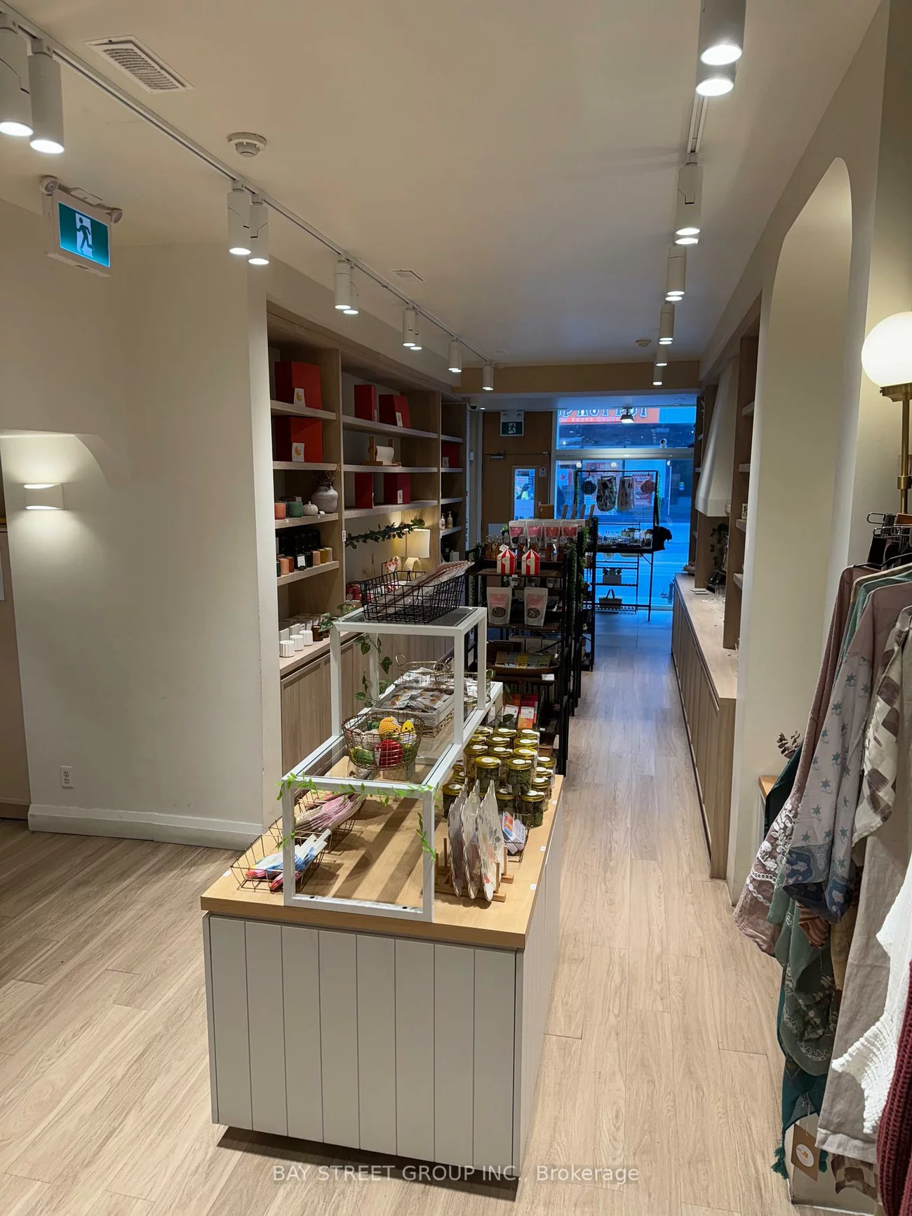 120, Dundas, Bay Street Corridor, Toronto