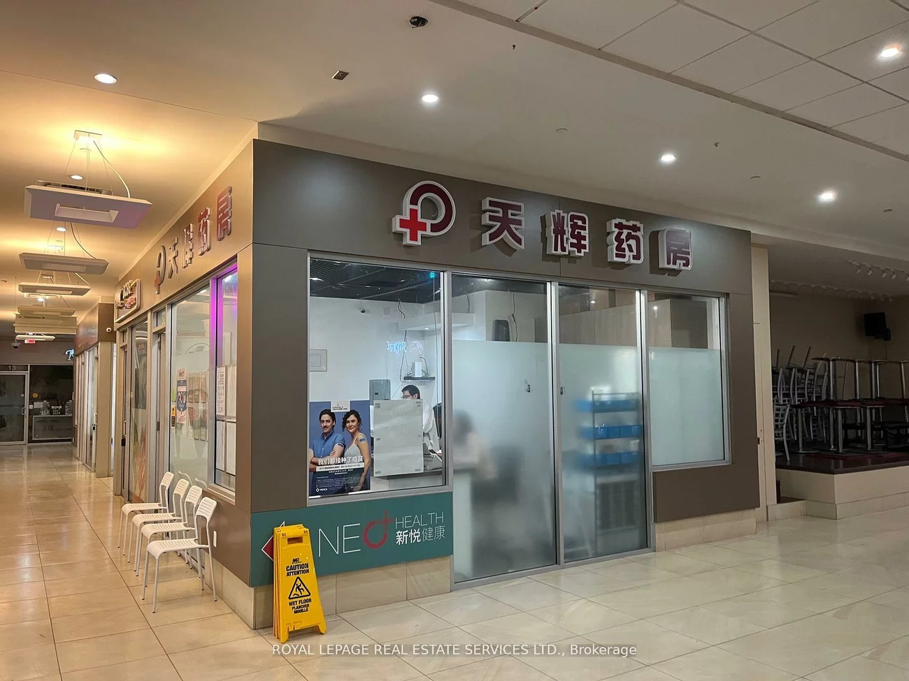 384, Yonge, Bay Street Corridor, Toronto