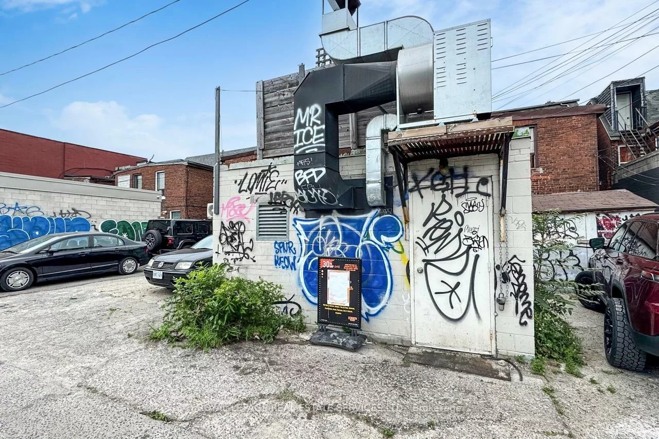 914, Bloor, Palmerston-Little Italy, Toronto