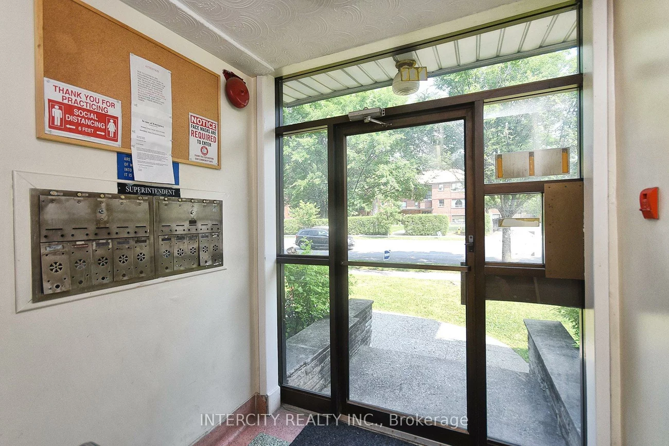 415, Wilson, Clanton Park, Toronto