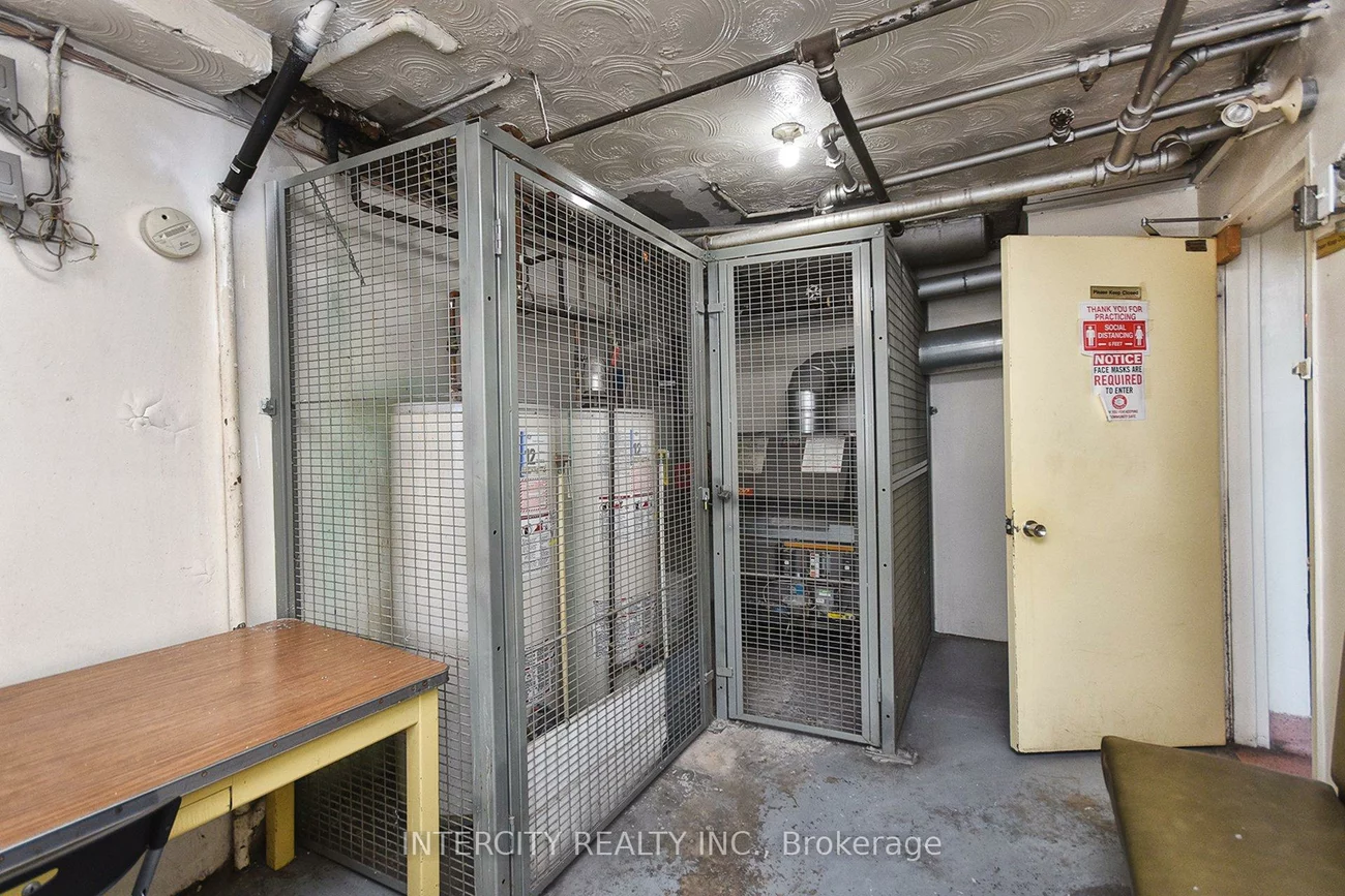 415, Wilson, Clanton Park, Toronto